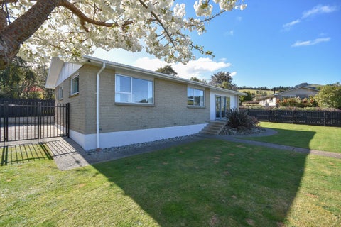 2 Kaira Street, Sawyers Bay, Port Chalmers