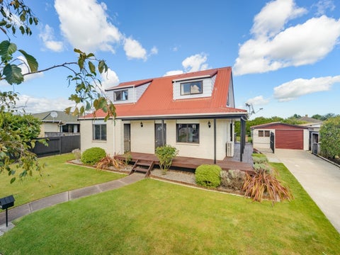 32 Suzanne Grove, Kelvin Grove, Palmerston North