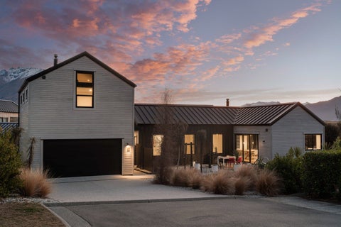 7 Polperro Court, Jacks Point, QUEENSTOWN