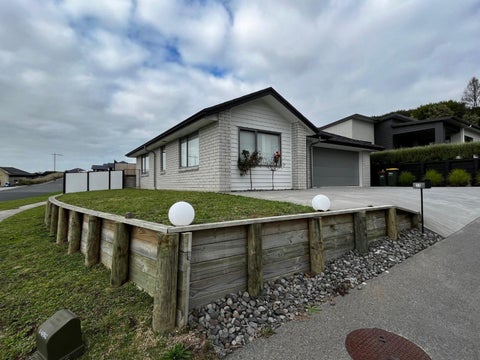 32 Rose Berry Crescent, Flagstaff, Hamilton