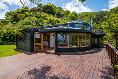 5 Whiorau Grove, Lowry Bay, Lower Hutt