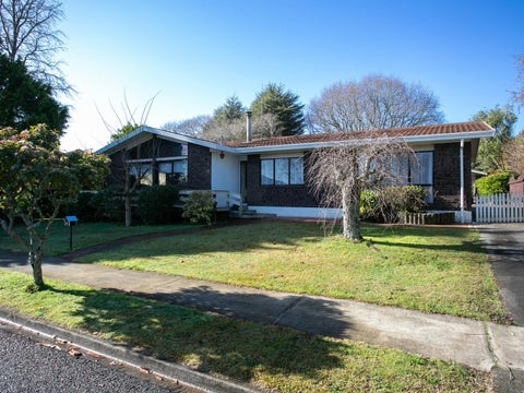 8 Sheridan Crescent, Leamington, Cambridge