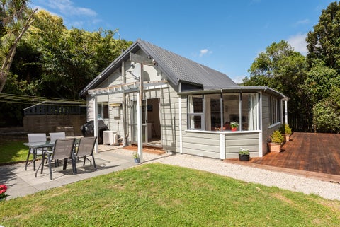 2/21 Sunshine Avenue, Karori, Wellington