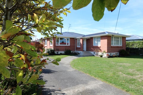 18 Costley Street, Carterton