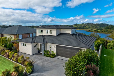82 Pohutukawa Parade, Riverhead, Riverhead