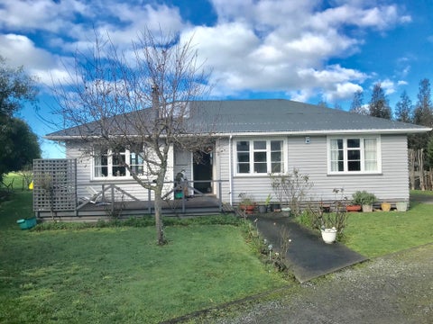 24 Moore Crescent, Carterton