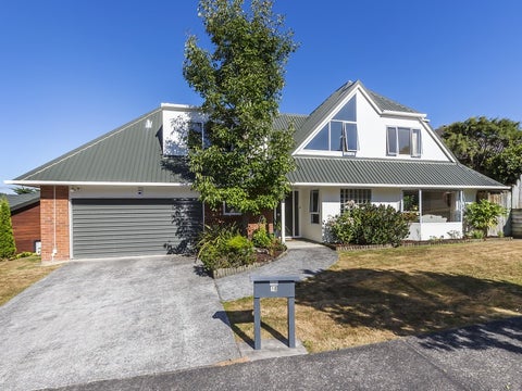 10 Saunders Close, Whitby, Porirua