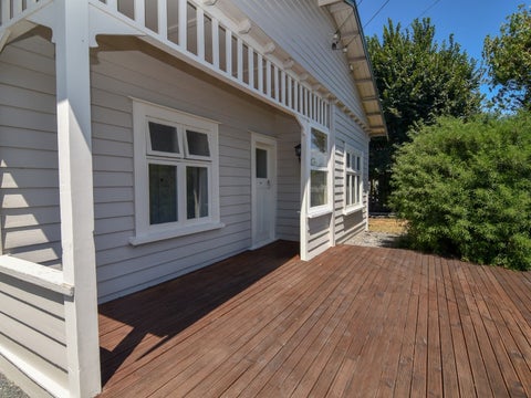 435 High Street South, Carterton