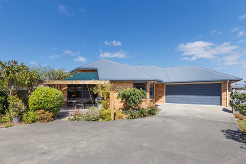 99A Schnell Drive, Kelvin Grove, Palmerston North