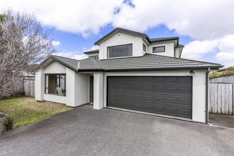16 Greenstone Place, Aotea, Porirua