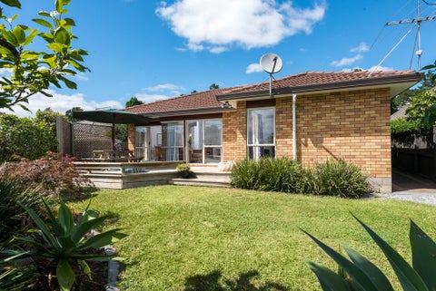3/8 Bernie Edwards Place, Botany Downs, Auckland