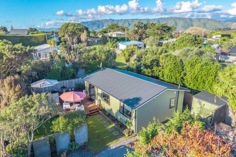 27A Rauparaha Street, Waikanae Beach, Waikanae