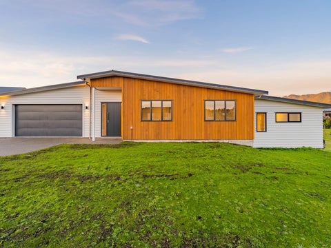21 Ferndale Drive, Waikanae