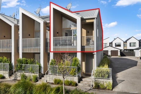 14/2 Warrant Officer Lane, Hobsonville, Auckland