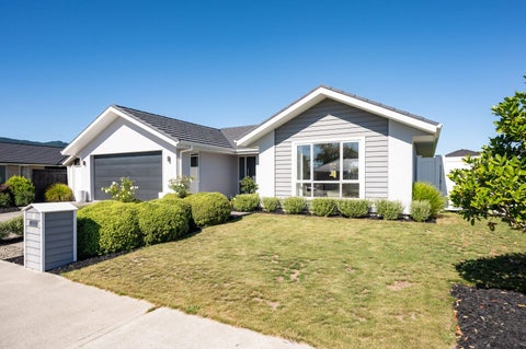8 Oakdale Grove, Richmond, Richmond