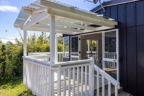 31 Putiki Road, Ostend, Waiheke Island