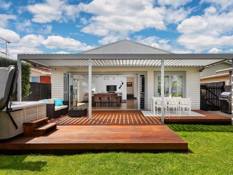 26 Muripara Avenue, Point Chevalier, Auckland