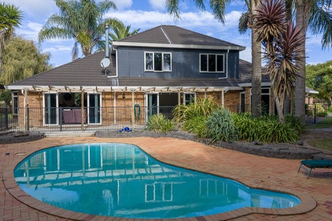 3783 Cambridge Road, Leamington, Cambridge