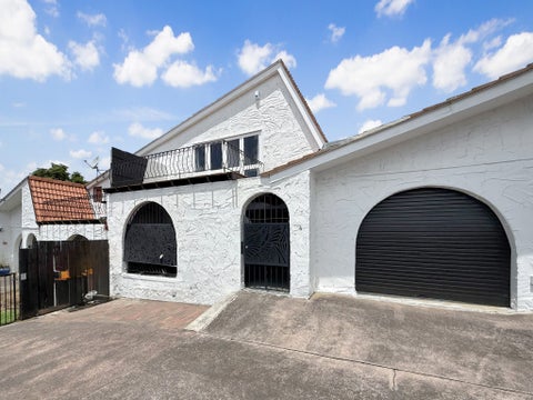 4/8 Wood Street, Papakura, Auckland