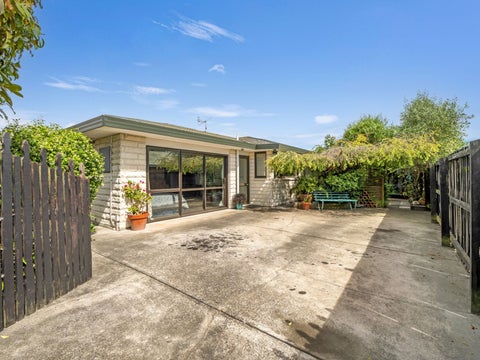 2/56 Aorangi Road, Bryndwr, Christchurch