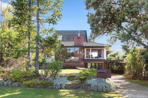 10 Deuxberry Avenue, Northcote, Auckland