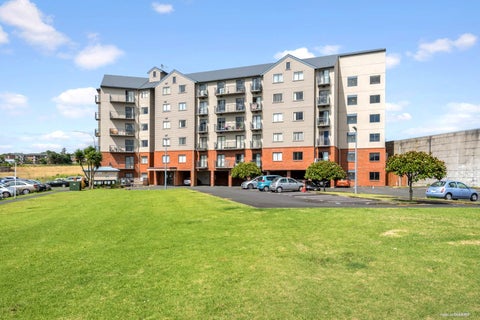 6H/17 Crown Lynn Place, New Lynn, Auckland