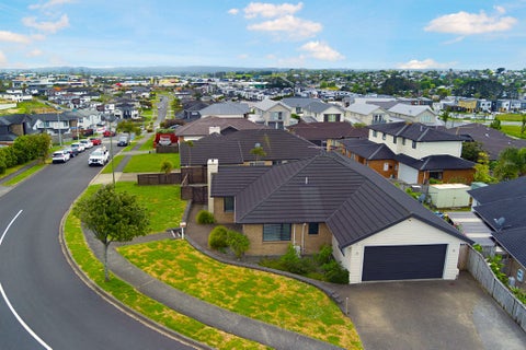 5 McWhirters Farm Lane, Massey, Auckland