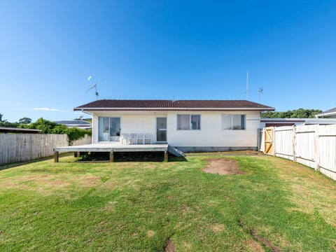 1/15 Frobisher Way, Clendon Park, Auckland