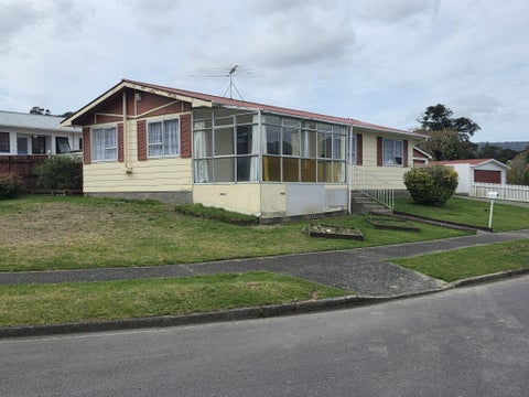 2 Wyoming Grove, Totara Park, Upper Hutt