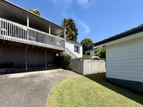 2/8 Sevilla Place, Unsworth Heights, Auckland