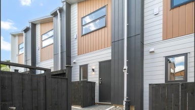9/10 Newington Road, Henderson, Auckland