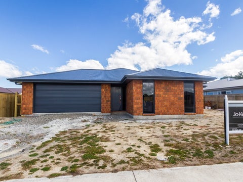 1 Austin Reid Avenue, Carterton