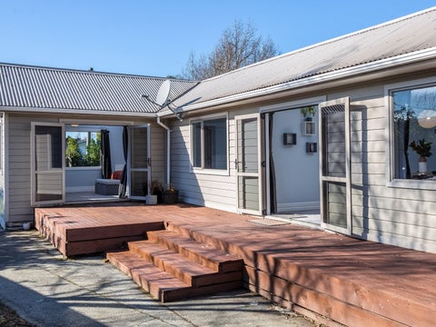 16 Hardie Grove, Featherston