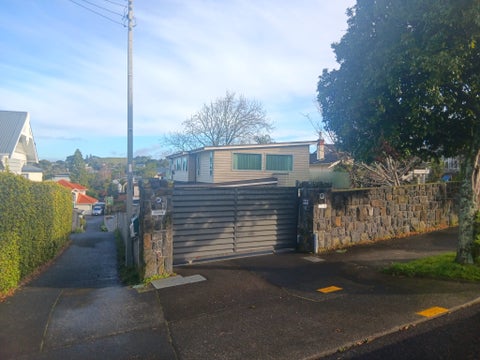 2/61 Clonbern Road, Remuera, Auckland