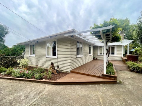 6 Kiekie Road, Mangere Bridge, Auckland