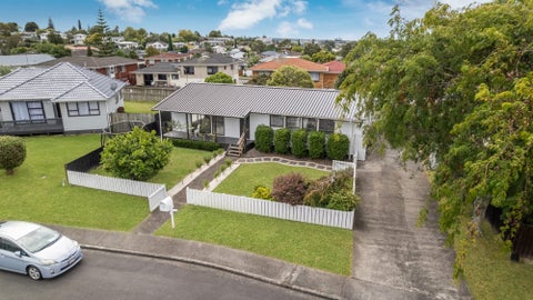 11 Foyle Place, Glendene, Auckland