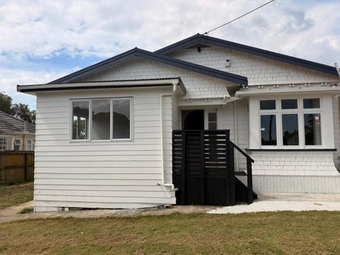 30 Waddell Avenue, Point England, Auckland