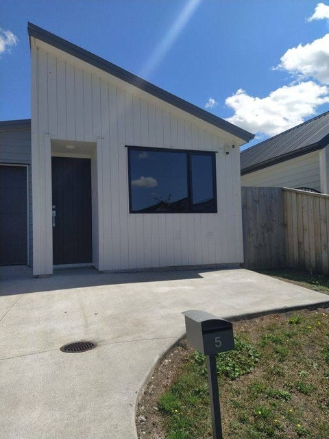 5 Farmland Road, Papakura, Papakura