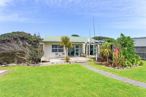 19 Karaka Street, Otaki Beach, Otaki