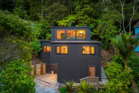 105 Laingholm Drive, Laingholm, Auckland