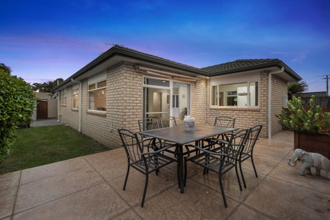 52 Doment Crescent, Orewa, Orewa