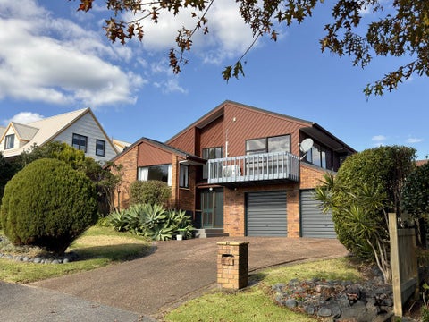 46 Dalwhinnie Parade, Highland Park, Auckland