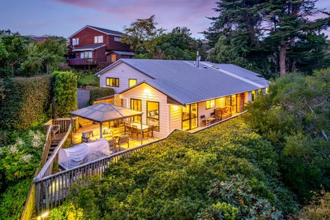 48 Sailmaker Close, Whitby, Porirua