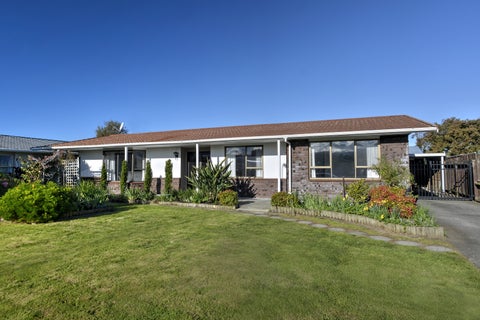 6 Chisholm Place, Carterton