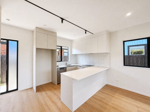 6/18 Albert Road, Kelston, Auckland