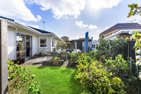 4 Maroubra Place, Botany Downs, Auckland
