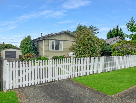 12 Chaucer Place, Owhata, Rotorua