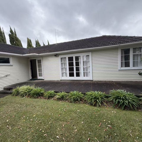 70 Buscomb Avenue, Henderson, Auckland