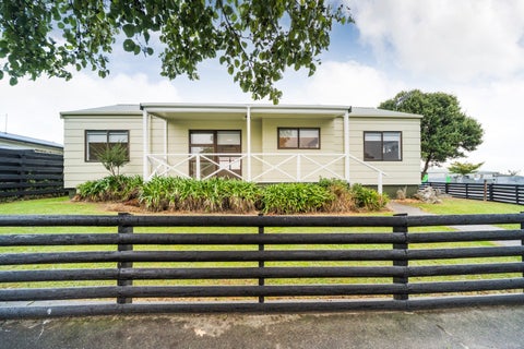 2 Peter Hall Drive, Kelvin Grove, Palmerston North