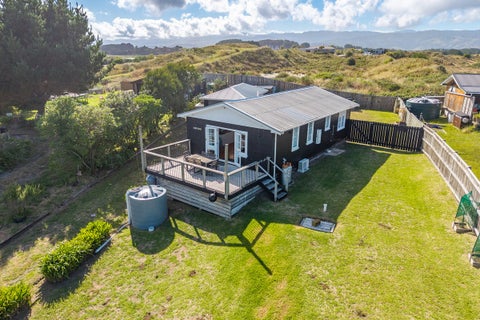 60 Sarah Street, Waikawa Beach, Levin